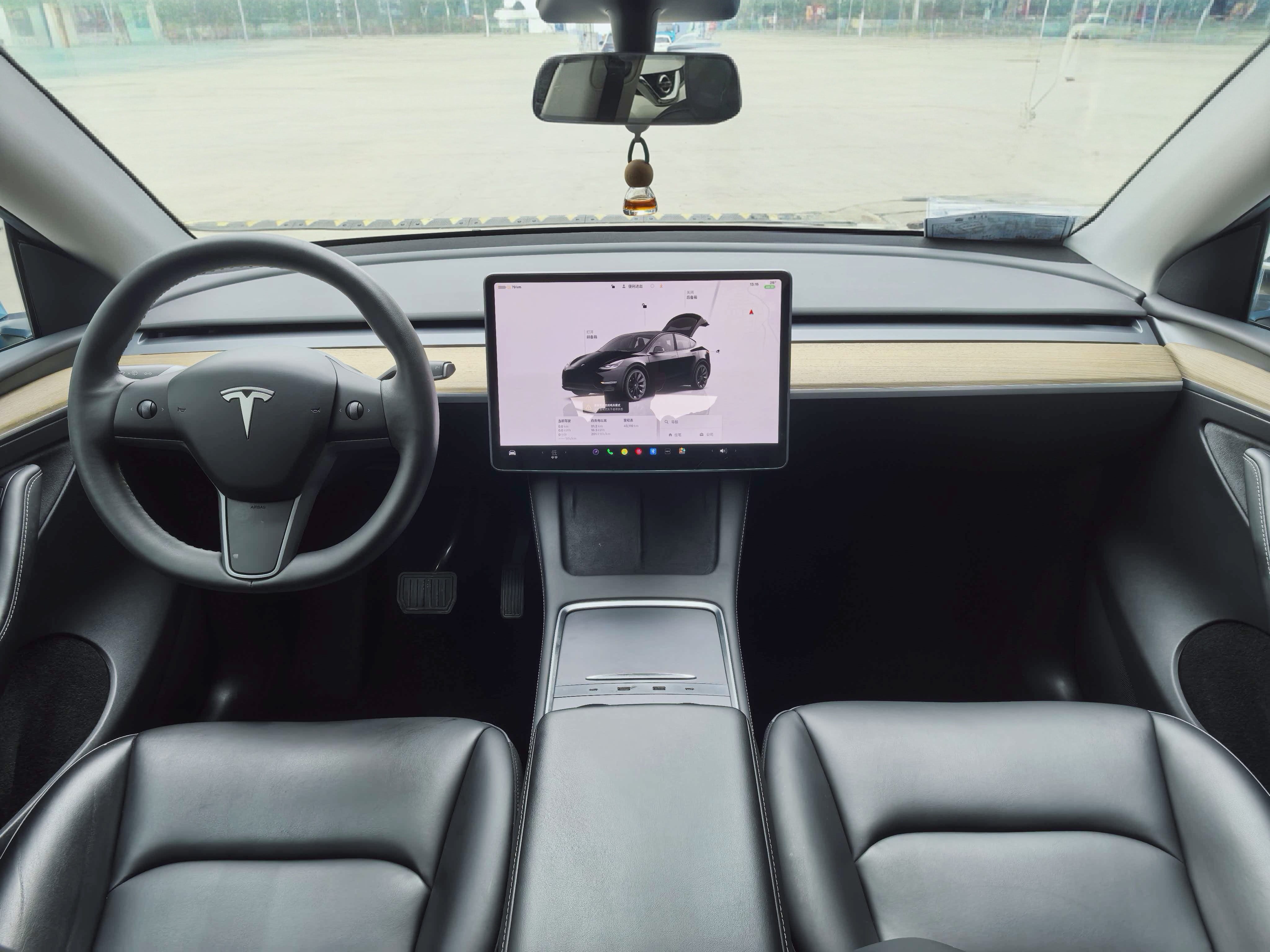Tesla Model Y 2022 #5 Tesla Model Y 2022 car image #5
