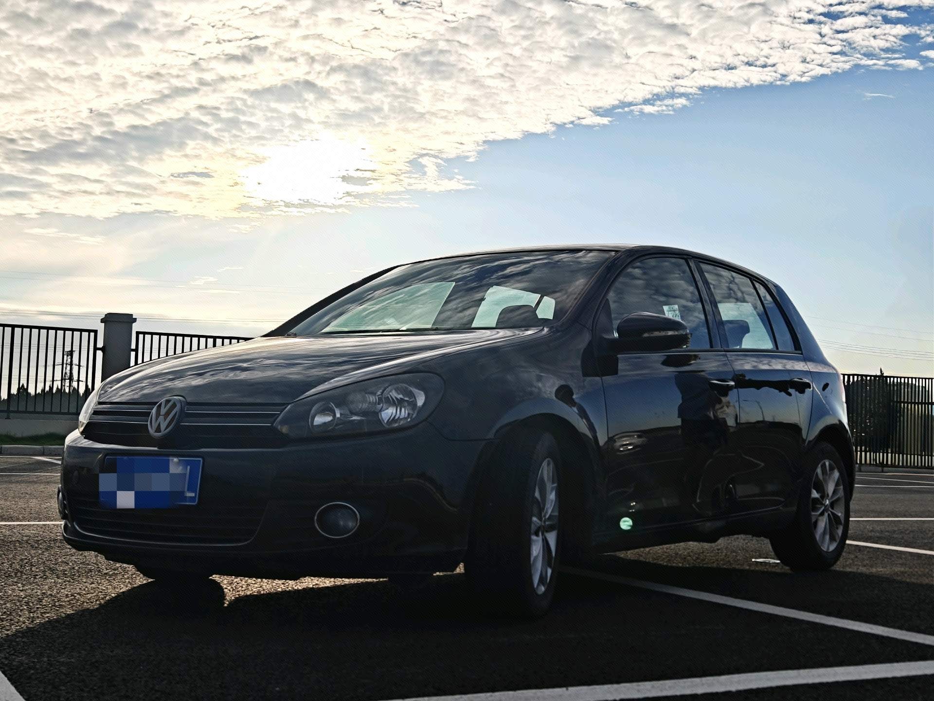 Volkswagen Golf 2010 Volkswagen Golf 2010 car image