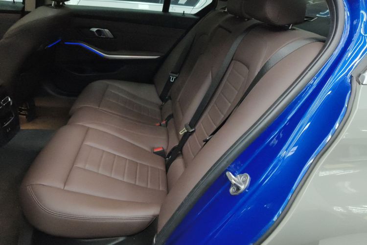 BMW 3 Series 2020 car image #17