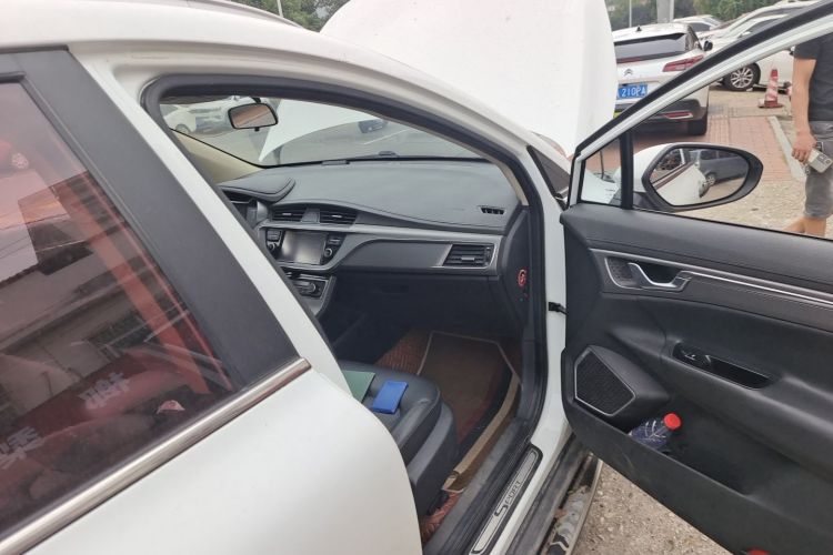 GEELY Emgrand GS 2017 car image #21