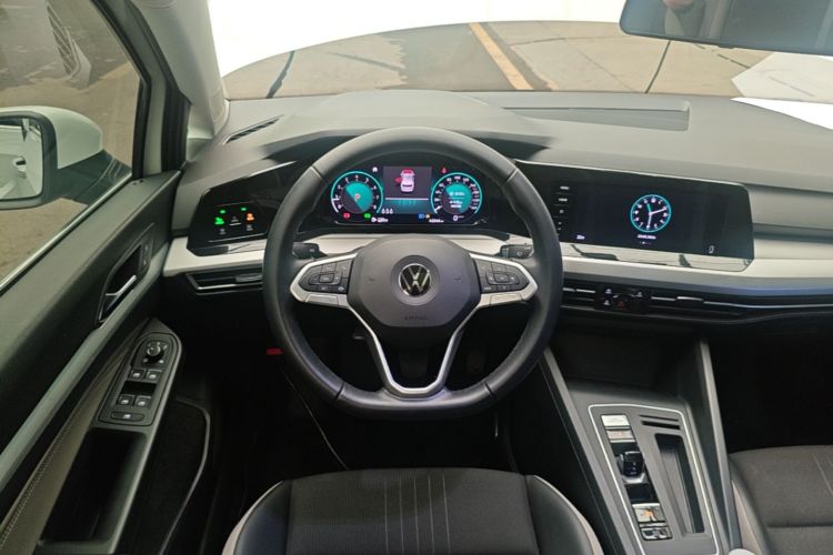 Volkswagen Golf 2022 car image #11