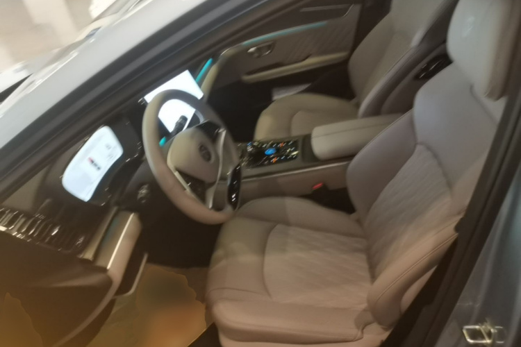 BYD Han 2024 car image #15