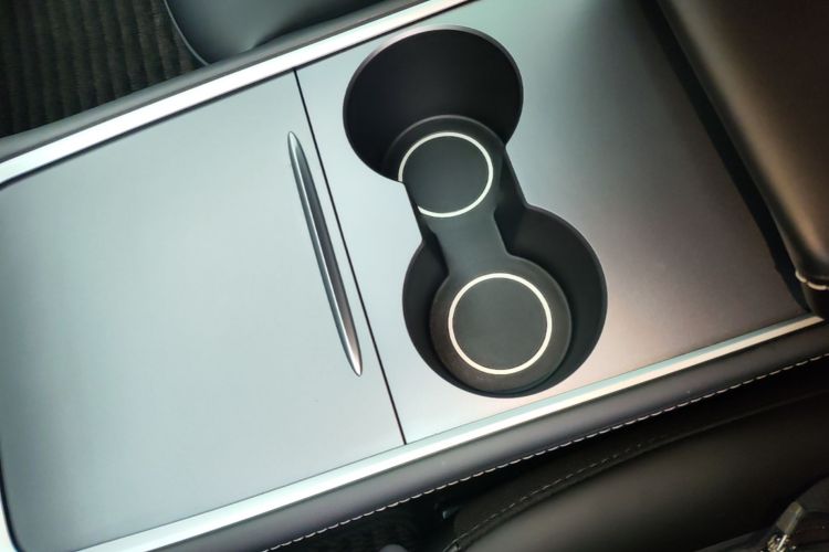 Tesla Model Y 2025 car image #14
