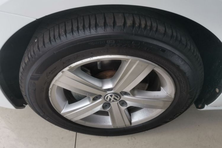 Volkswagen Golf 2017 car image #9