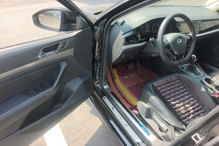 Volkswagen Lavida 2018 car image #18