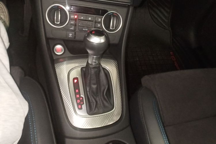 Audi Q3 2018 car image #14