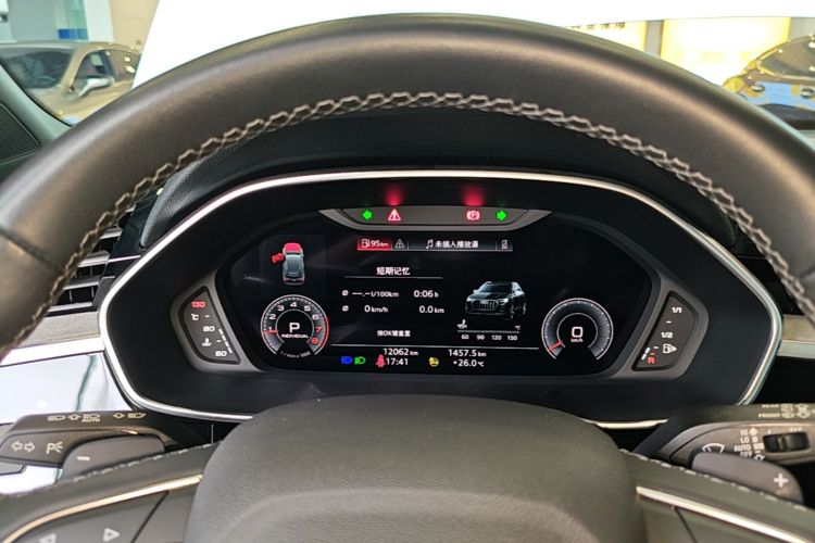 Audi Q3 2025 immagine di auto #12