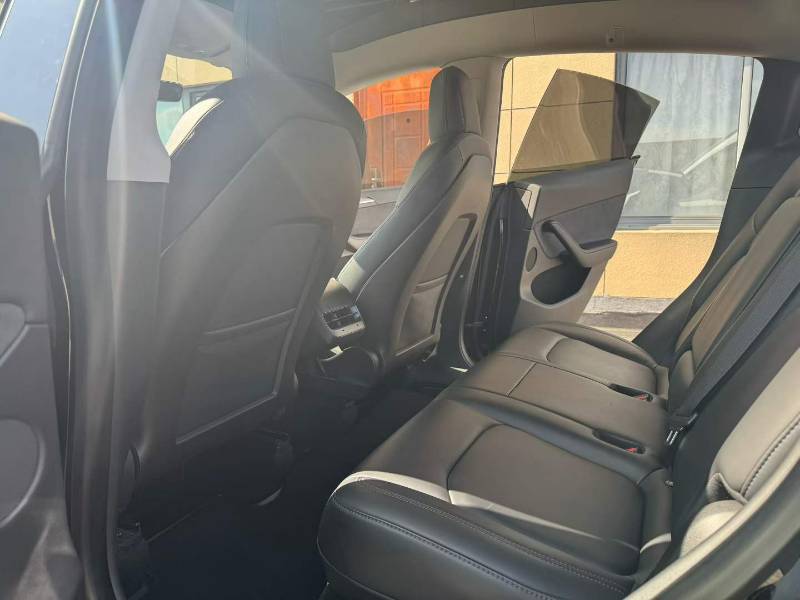 Tesla Model Y 2022 #5 Tesla Model Y 2022 car image #5