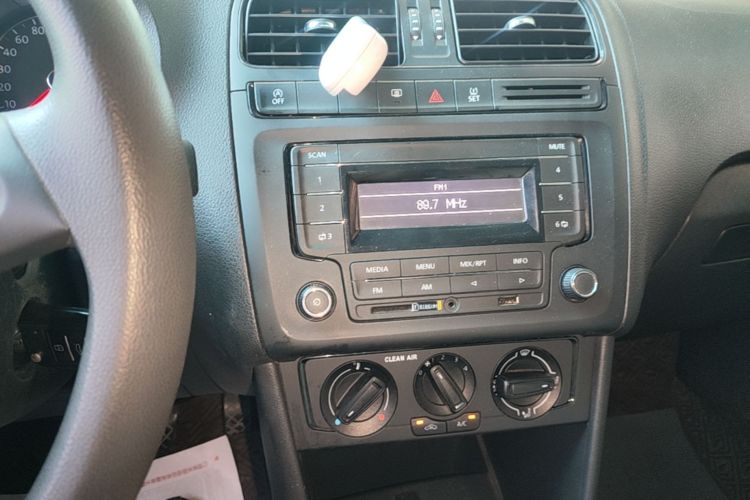 Volkswagen Polo 2019 car image #13