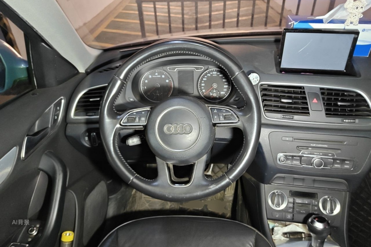 Audi Q3 2015 car image #12