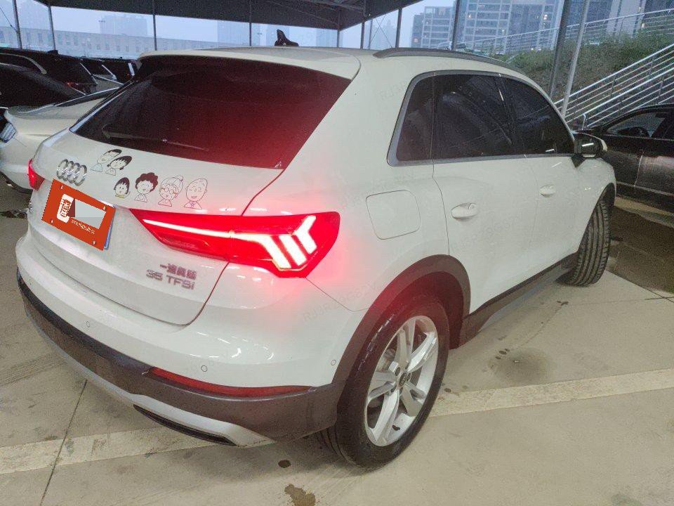 Audi Q3 2022 car image #2
