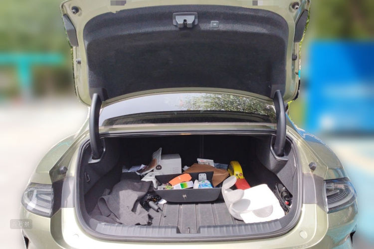 MI SU7 2024 immagine di auto #21