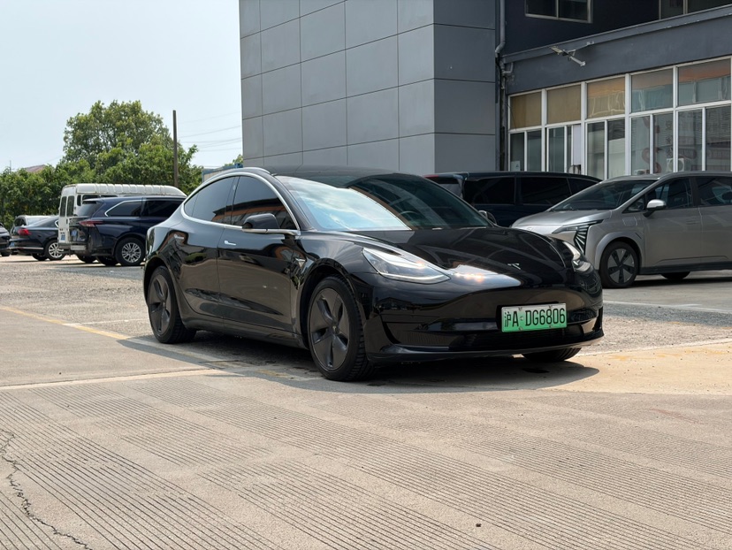 Tesla Model 3 2020 car image #2