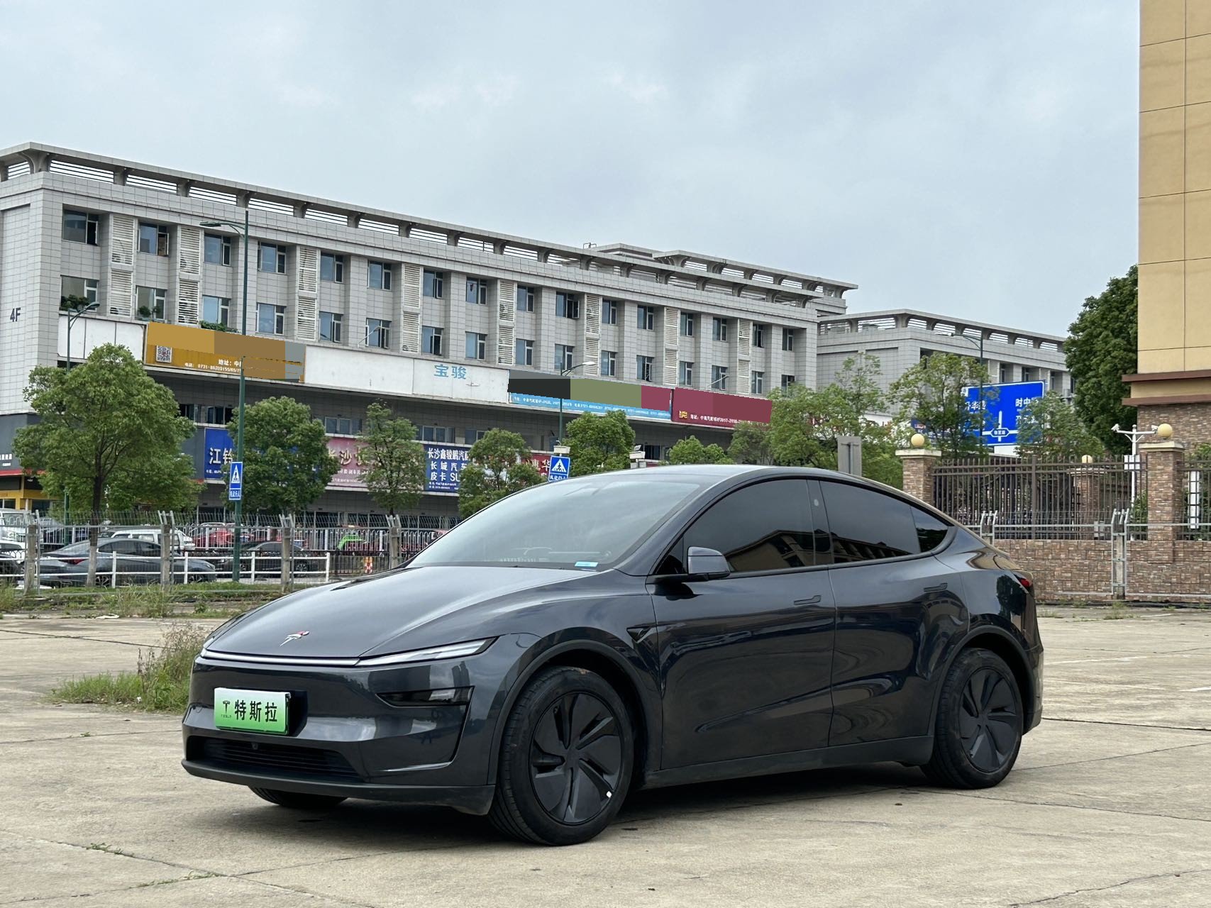 Tesla Model Y 2025 Tesla Model Y 2025 car image
