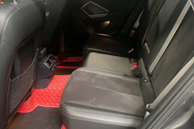Audi Q3 2020 car image #10