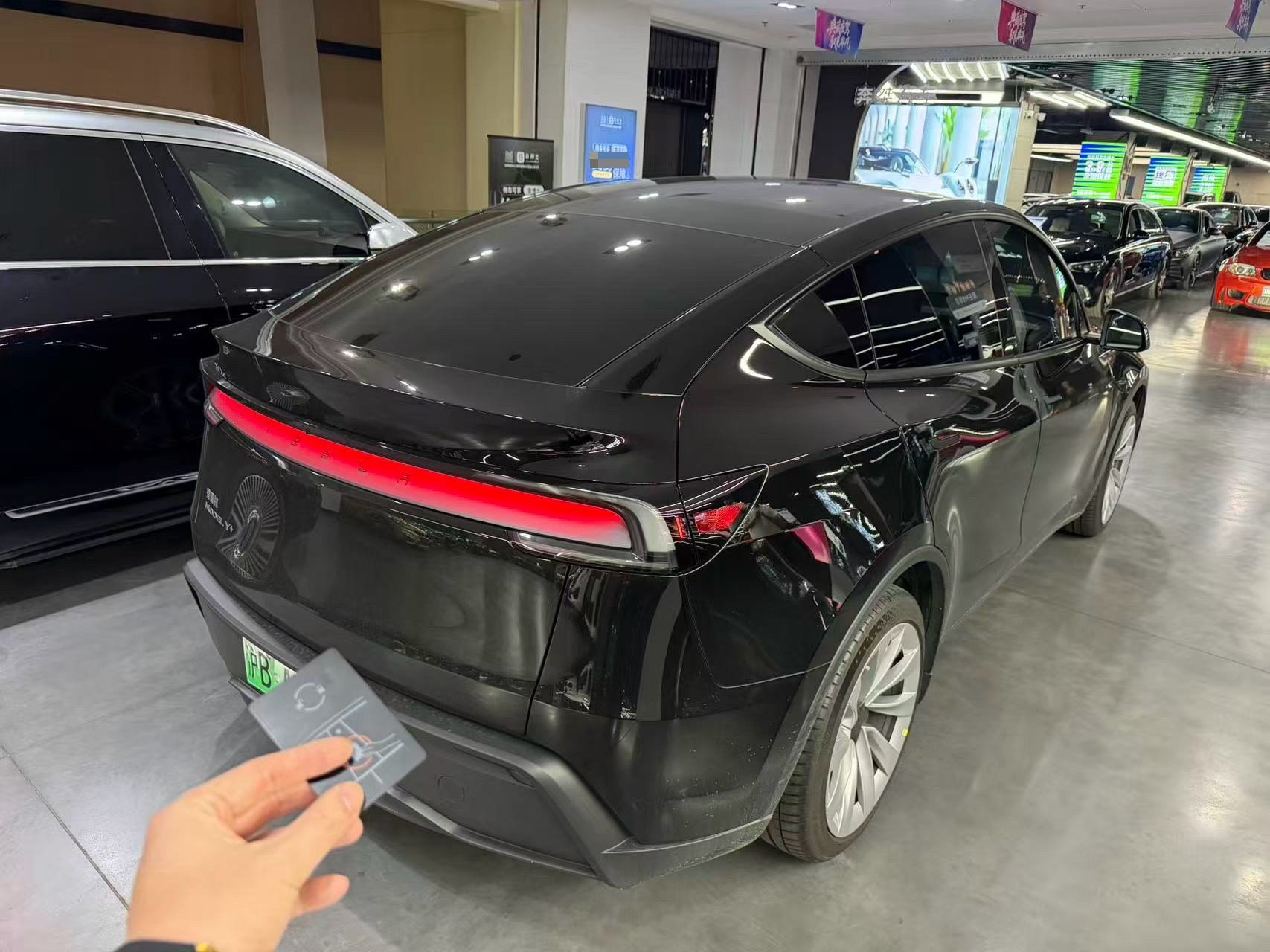 Tesla Model Y 2025 imagen de coche #5