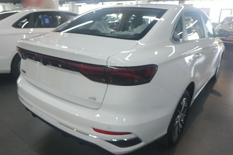 GEELY Emgrand 2026 car image #5