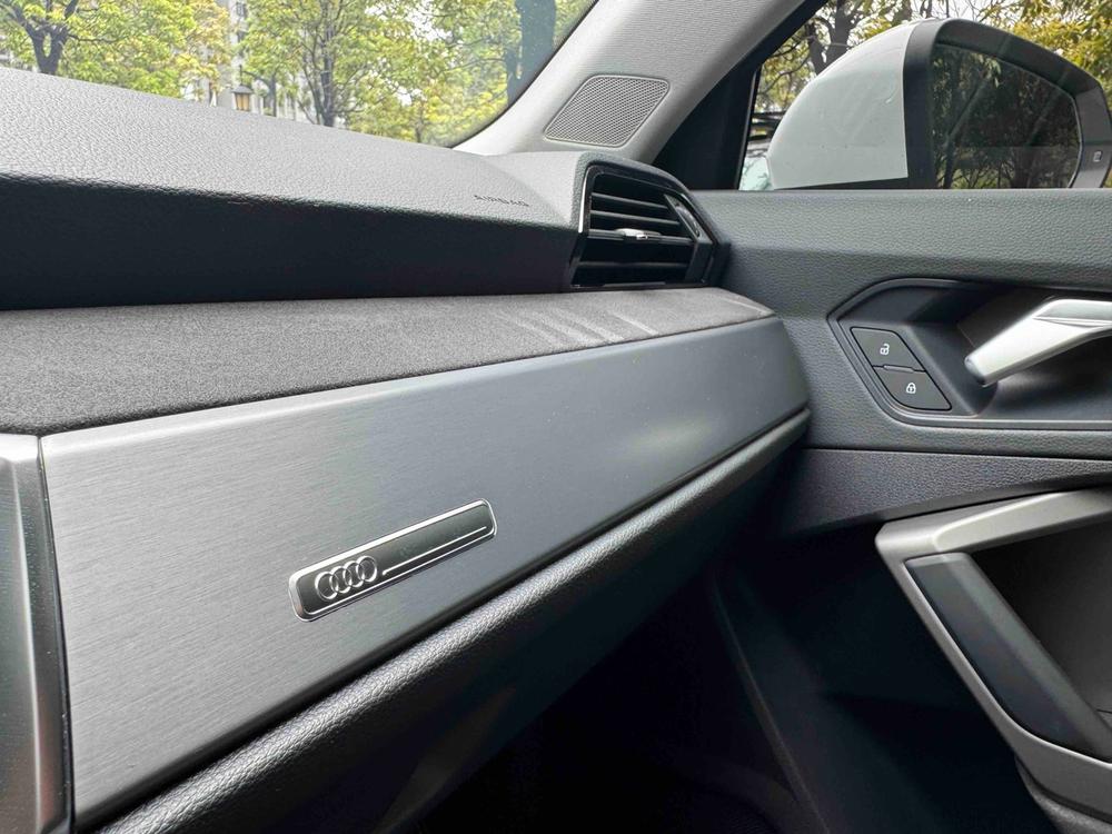 Audi Q3 2023 car image #22