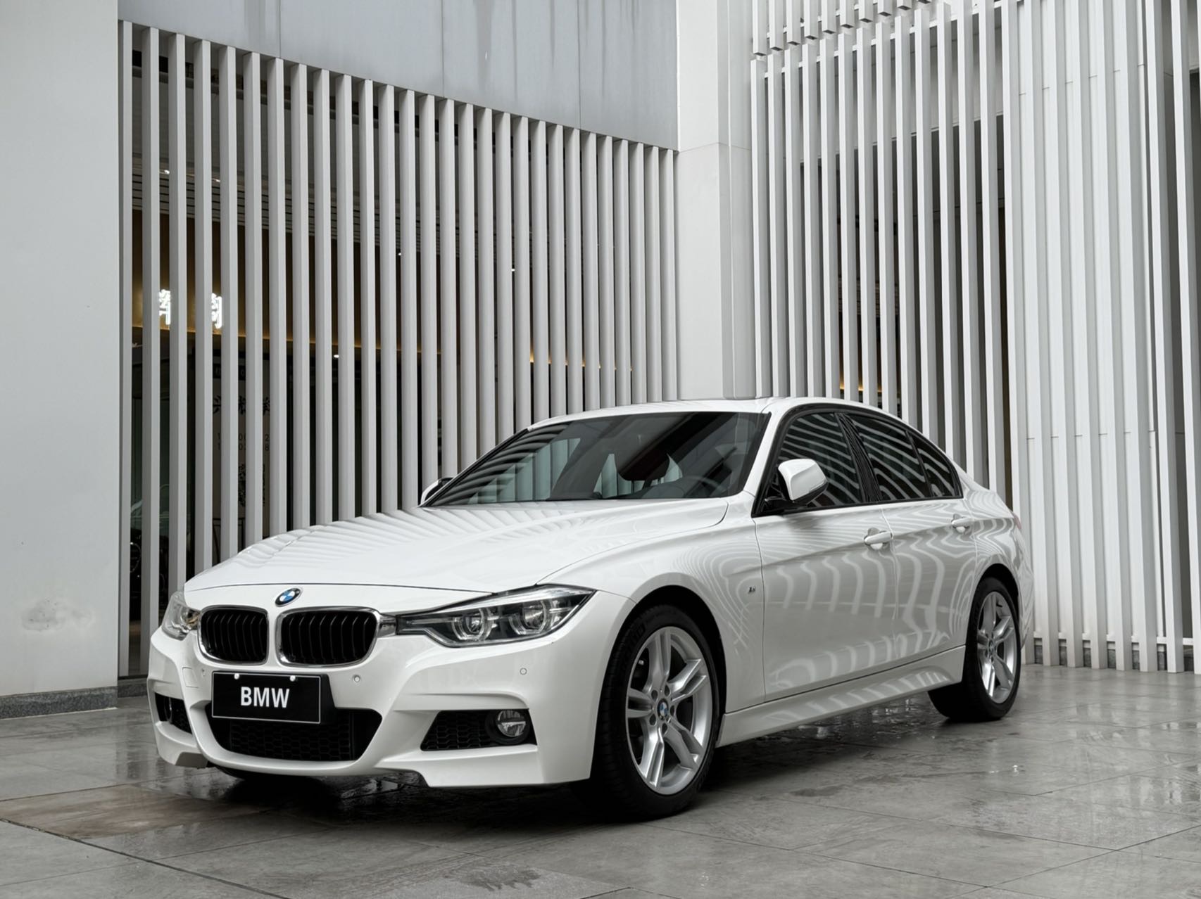 BMW 3 Series 2018 car image 