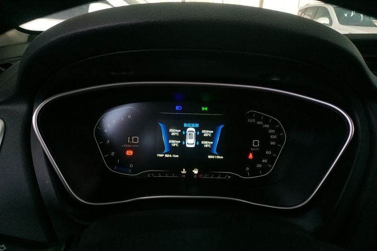 GEELY Vision X6 2020 car image #12