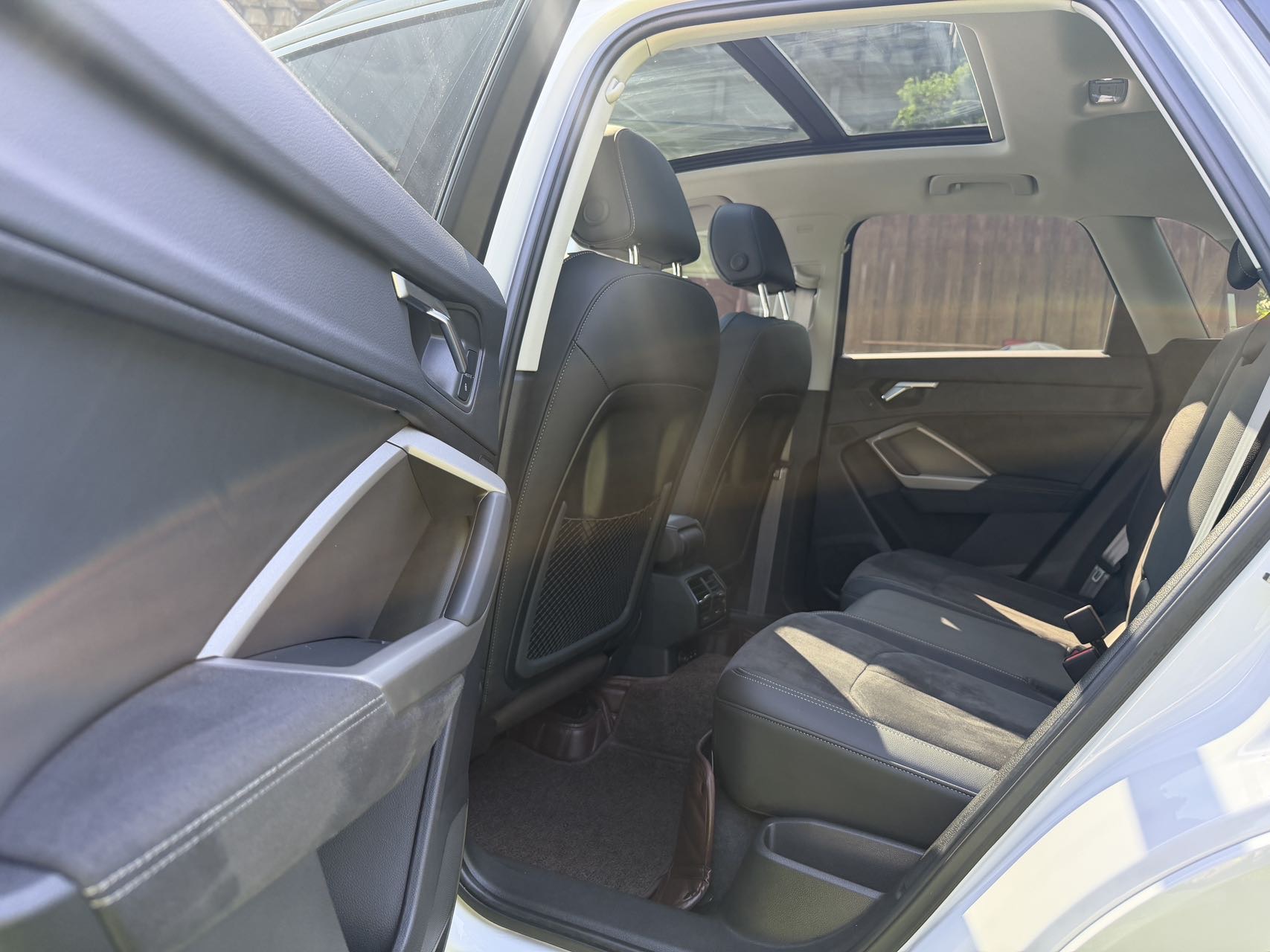Audi Q3 2023 car image #9