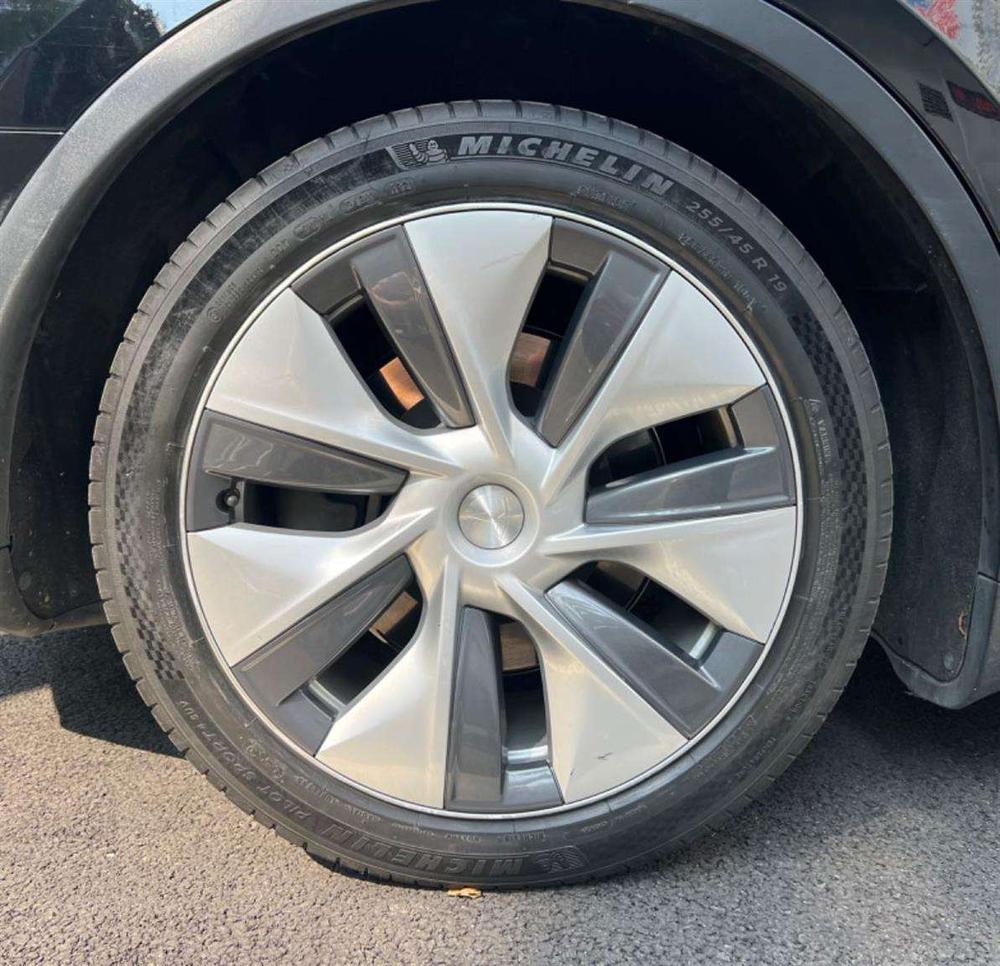 Tesla Model Y 2022 #8 Tesla Model Y 2022 car image #8
