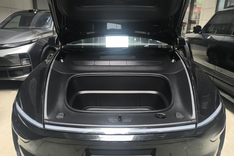 Tesla Model Y 2025 #20 Tesla Model Y 2025 immagine di auto #20