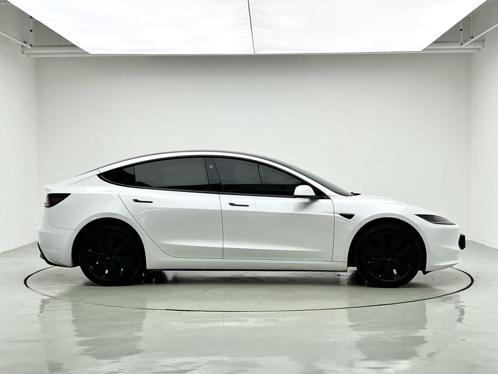 Tesla Model 3 2025 car image #8
