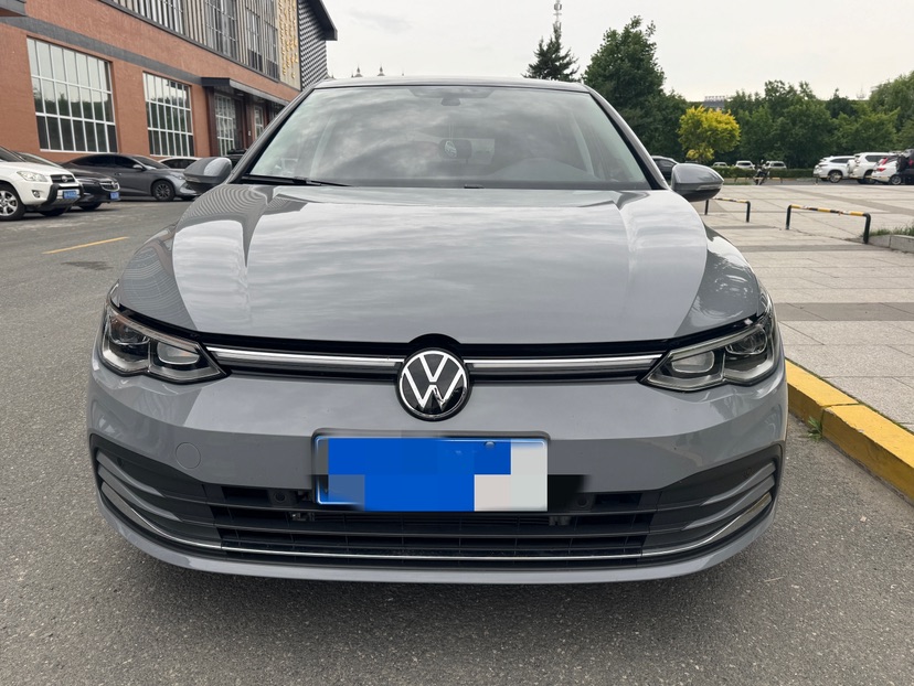 Volkswagen Golf 2023 car image #2