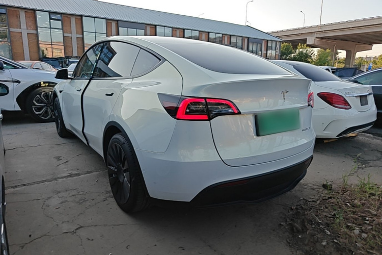 Tesla Model Y 2022 #5 Tesla Model Y 2022 immagine di auto #5