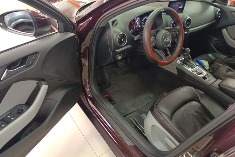 Audi A3 2019 car image #16