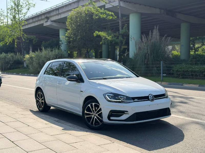 Volkswagen Golf 2018 car image #3