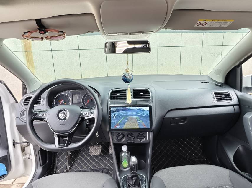 Volkswagen Polo 2017 car image #6