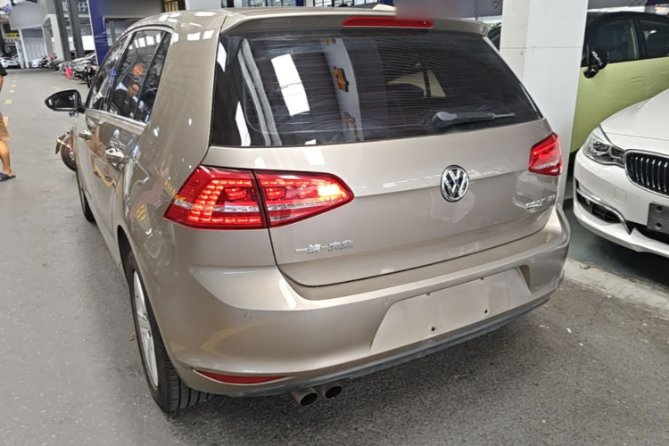 Volkswagen Golf 2017 car image #5