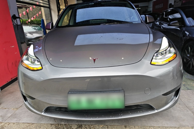 Tesla Model Y 2024 #3 Tesla Model Y 2024 car image #3