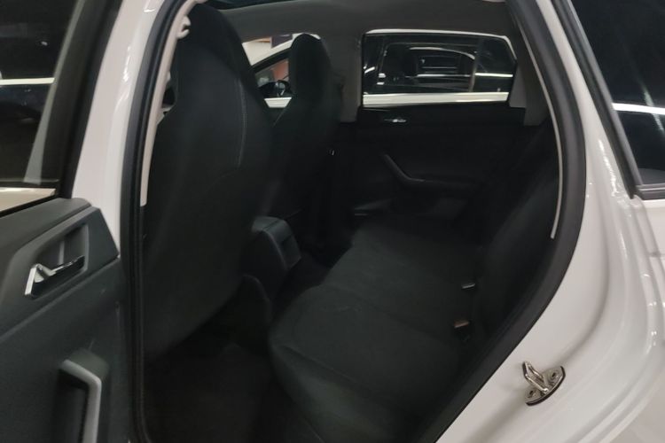 Volkswagen Polo 2021 car image #17