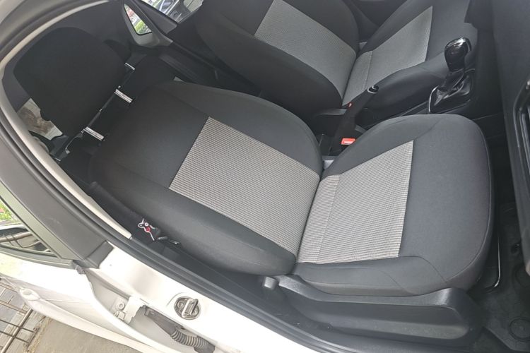 Volkswagen Polo 2017 car image #24