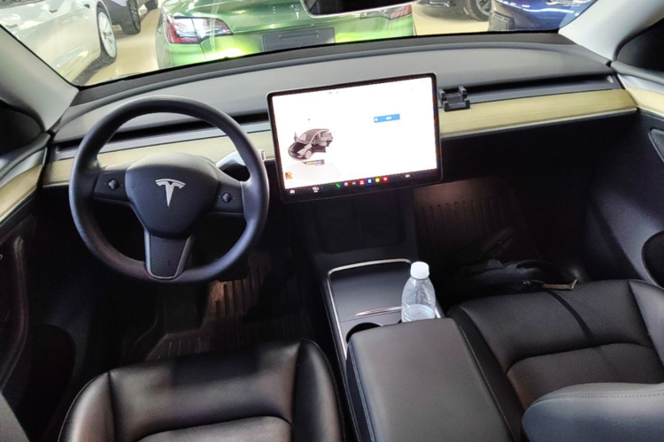 Tesla Model Y 2023 #10 Tesla Model Y 2023 car image #10