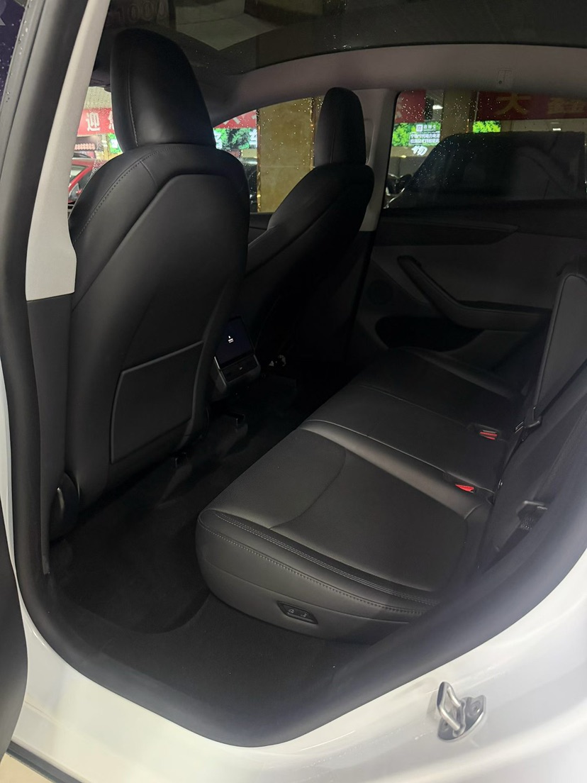 Tesla Model Y 2025 #5 Tesla Model Y 2025 car image #5