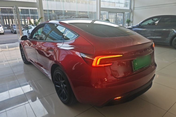 Tesla Model 3 2024 immagine di auto #5