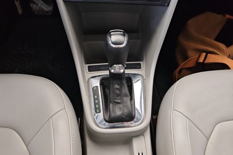 Skoda Rapid 2014 #14 Skoda Rapid 2014 car image #14