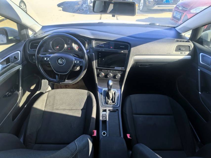 Volkswagen Golf 2020 car image #8
