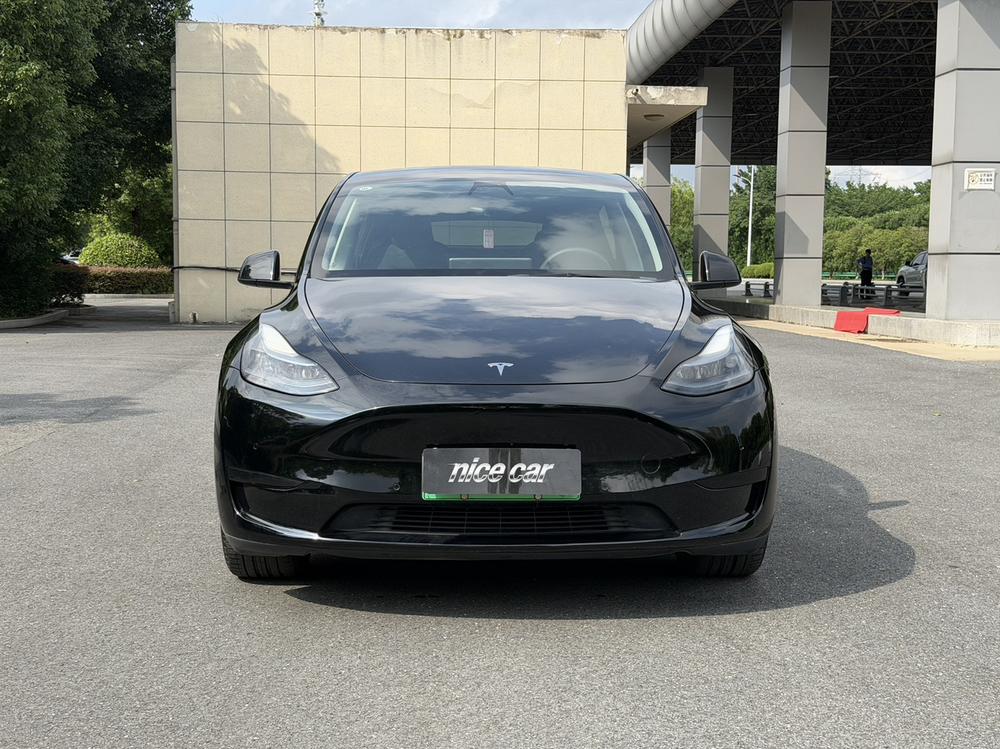 Tesla Model Y 2023 #2 Tesla Model Y 2023 car image #2