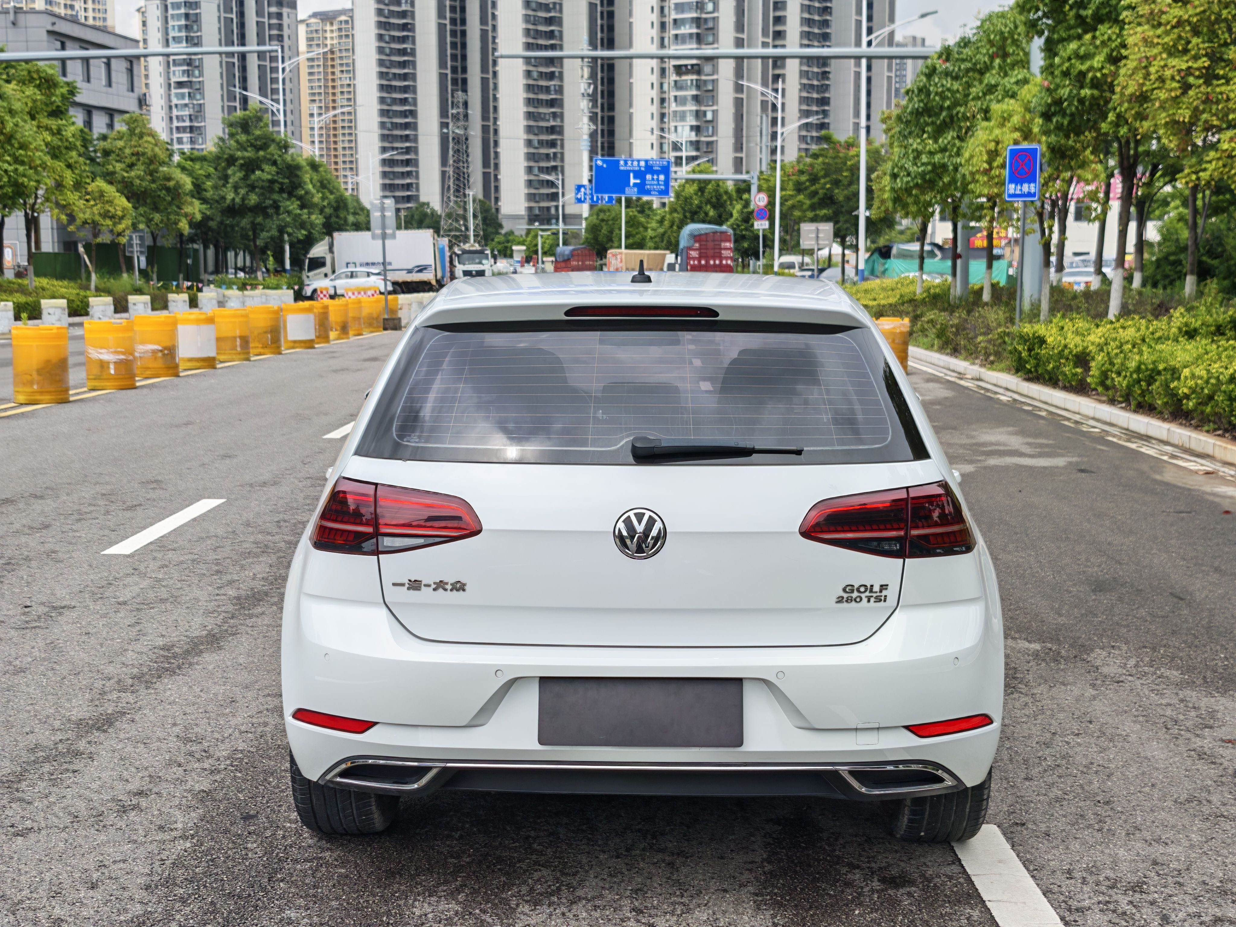 Volkswagen Golf 2020 car image #8