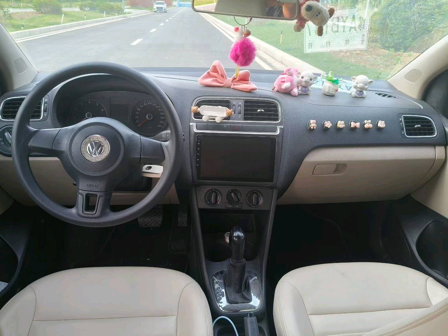 Volkswagen Polo 2011 #5 Volkswagen Polo 2011 изображение автомобиля #5