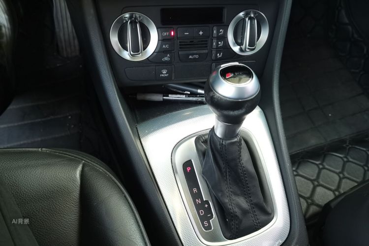 Audi Q3 2016 car image #16