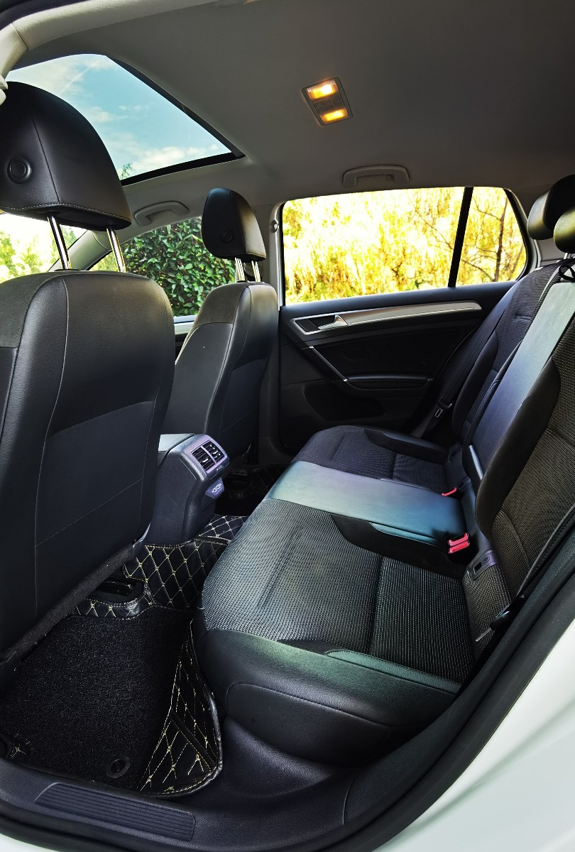 Volkswagen Golf 2020 car image #9