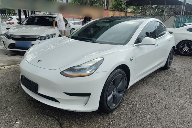 Tesla Model 3 2020 car image #2