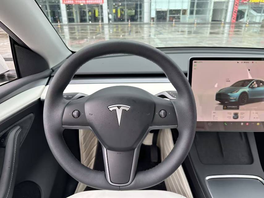 Tesla Model Y 2023 #10 Tesla Model Y 2023 car image #10