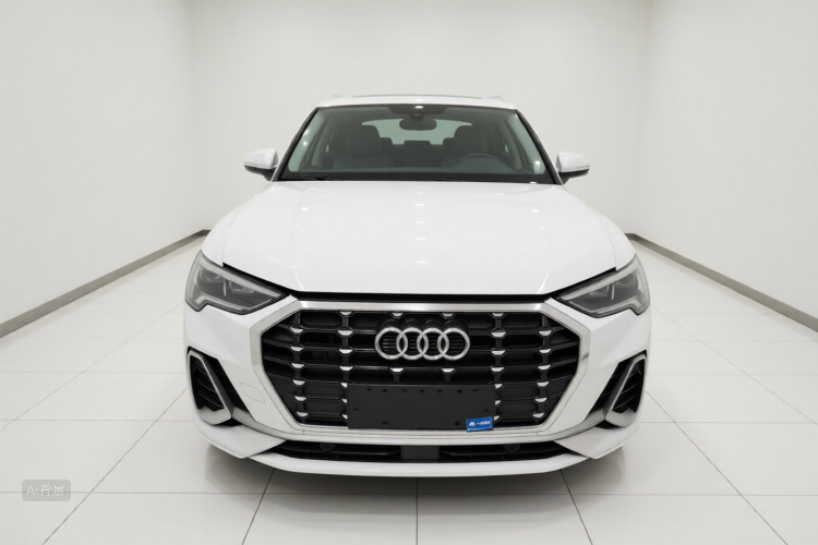 Audi Q3 2020 car image #3